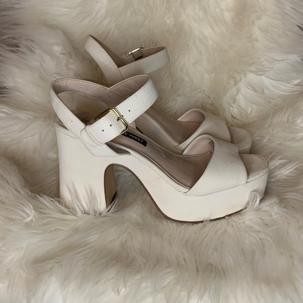 Nine West | Vintage 70s Style Platform Cream Shoes